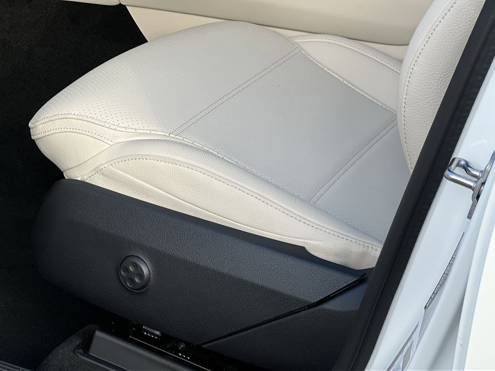 New 2026 Mercedes-Benz GLC 300 4MATIC image 12