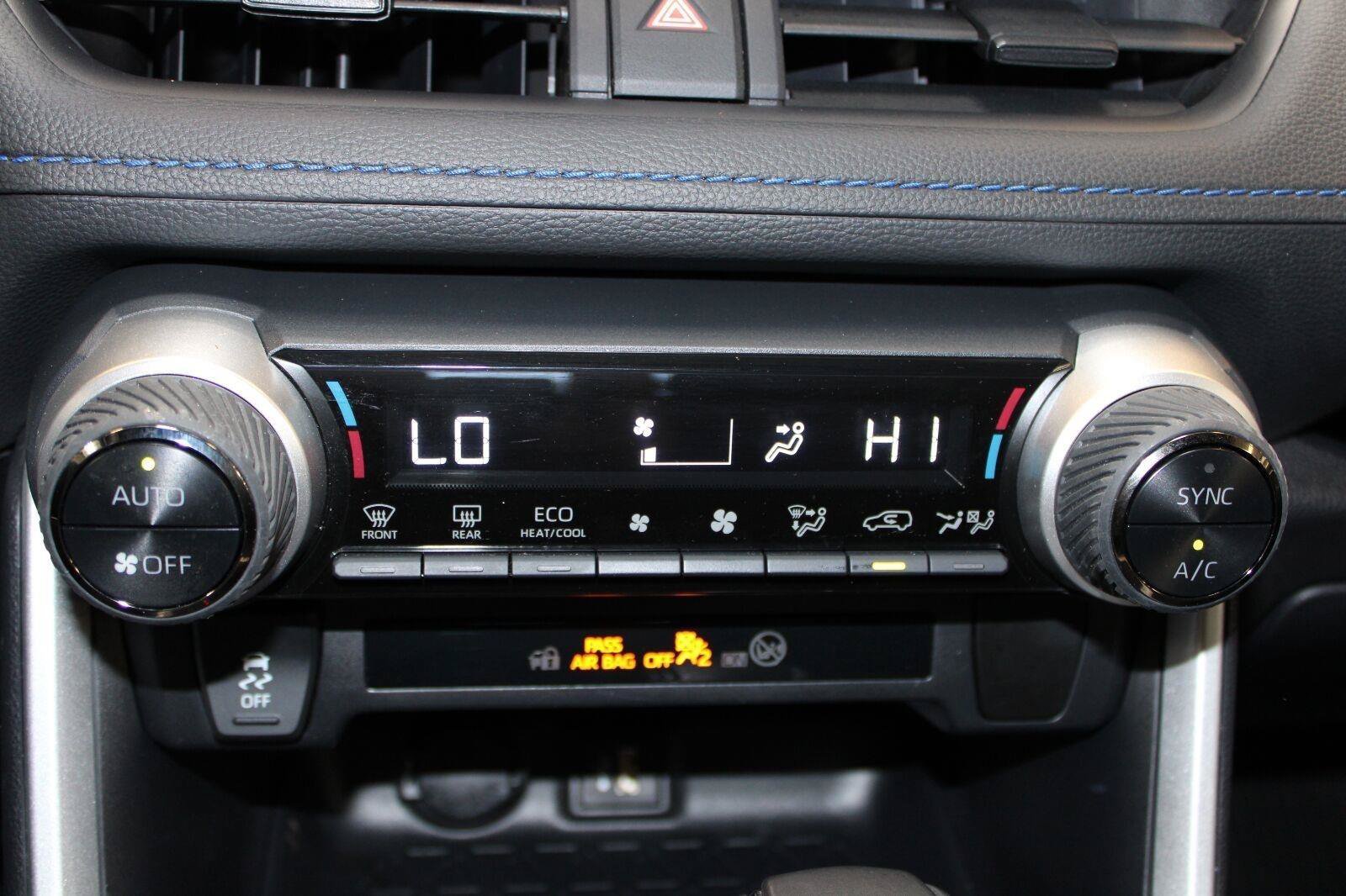 Used 2025 Toyota RAV4 SE AWD/4WD image 23