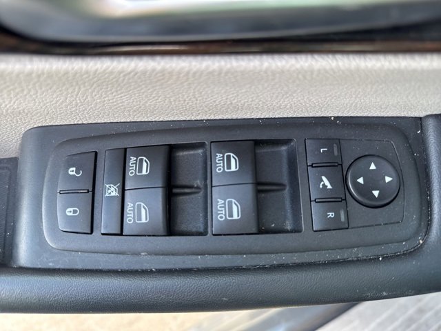 Used 2023 Chrysler Pacifica Limited image 15