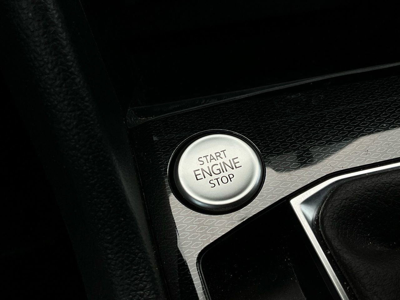 Used 2025 Volkswagen Taos SE image 24