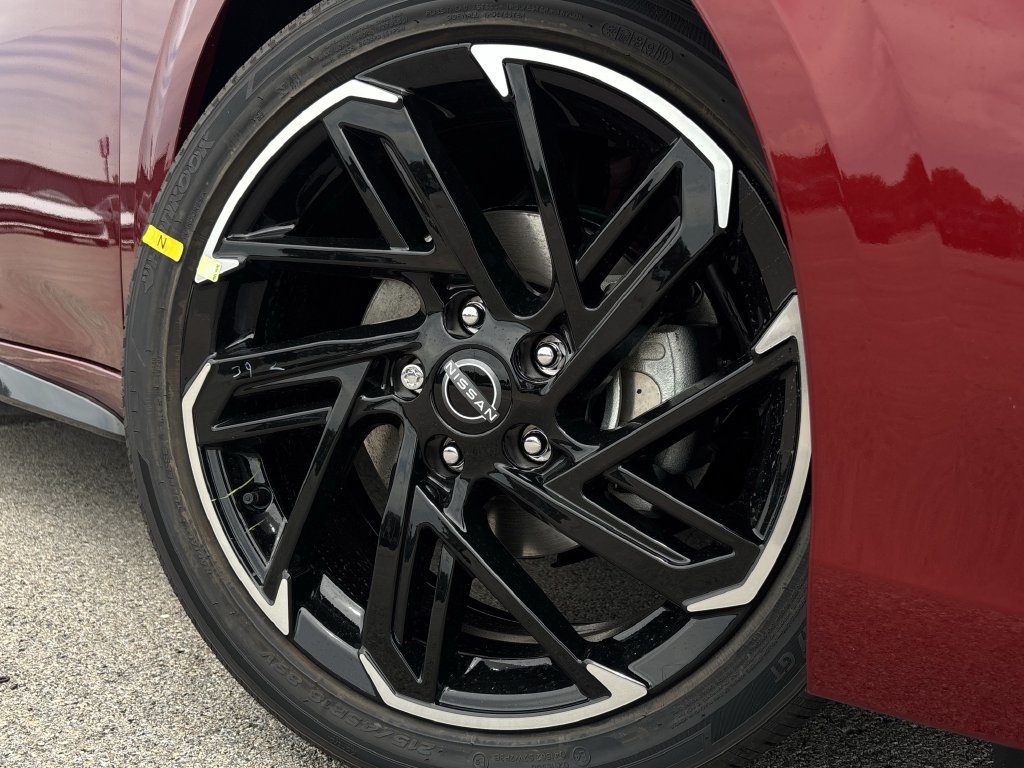 New 2027 Nissan Sentra SR w/ Floor Mat Package FWD image 10