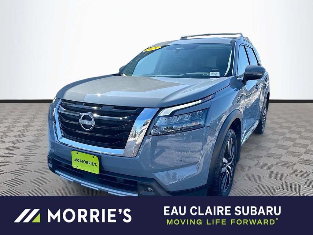 Used 2025 Nissan Pathfinder Platinum image 1