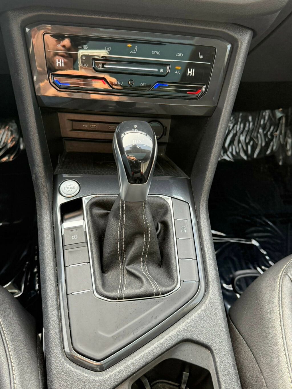 Used 2022 Volkswagen Tiguan SE w/ Panoramic Sunroof Package image 22