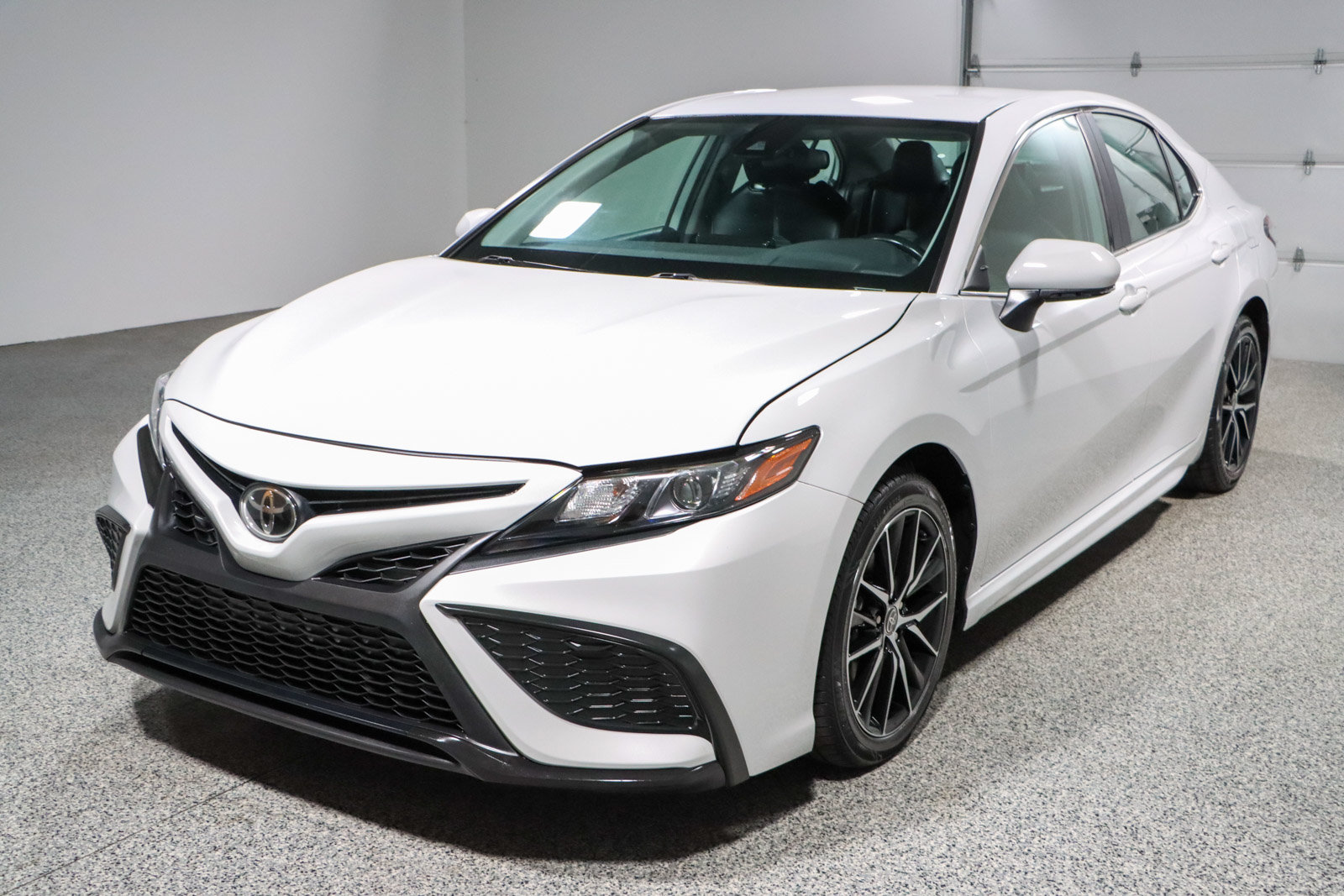 Used 2024 Toyota Camry SE FWD image 29