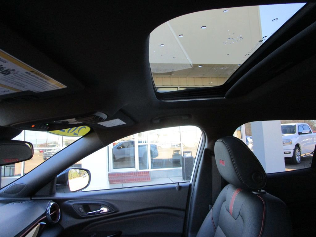 New 2026 Chevrolet Trax RS w/ Sunroof Package image 24