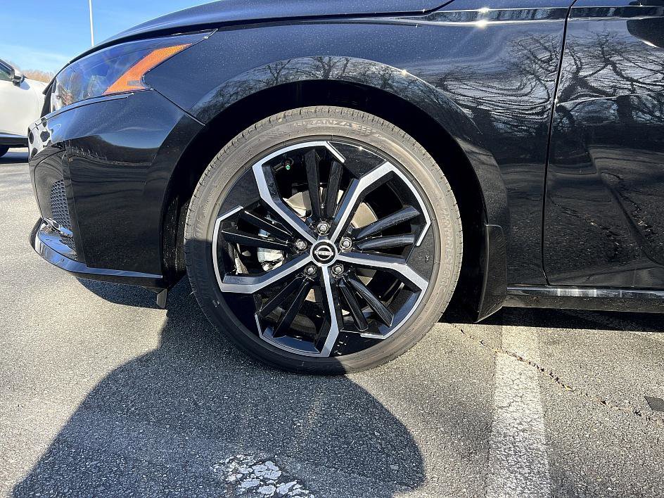 New 2025 Nissan Altima 2.5 SR image 8