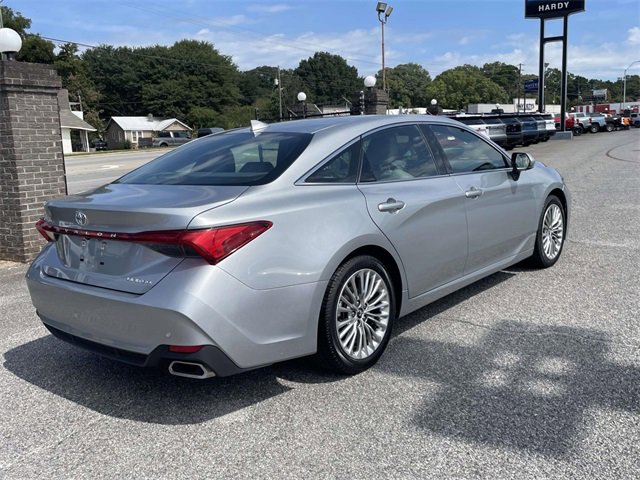 Used 2020 Toyota Avalon Limited image 3