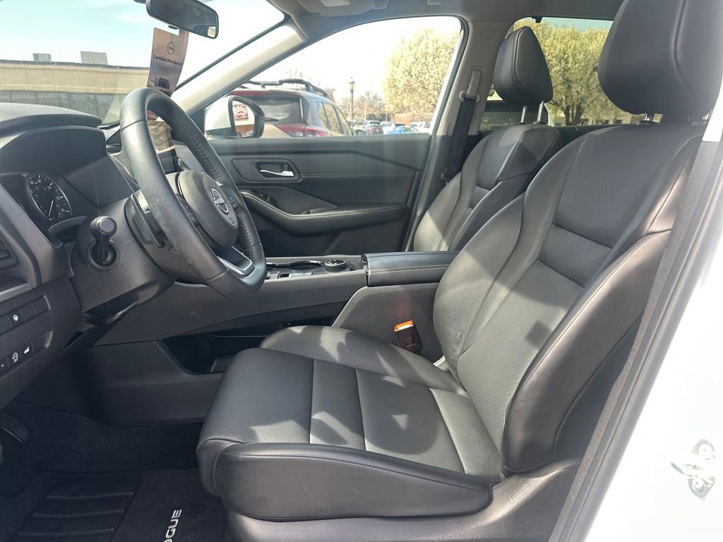 Used 2024 Nissan Rogue SV w/ SV Premium Package image 11