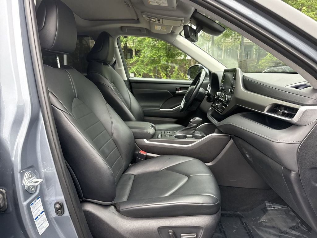 Used 2021 Toyota Highlander XLE AWD/4WD image 26
