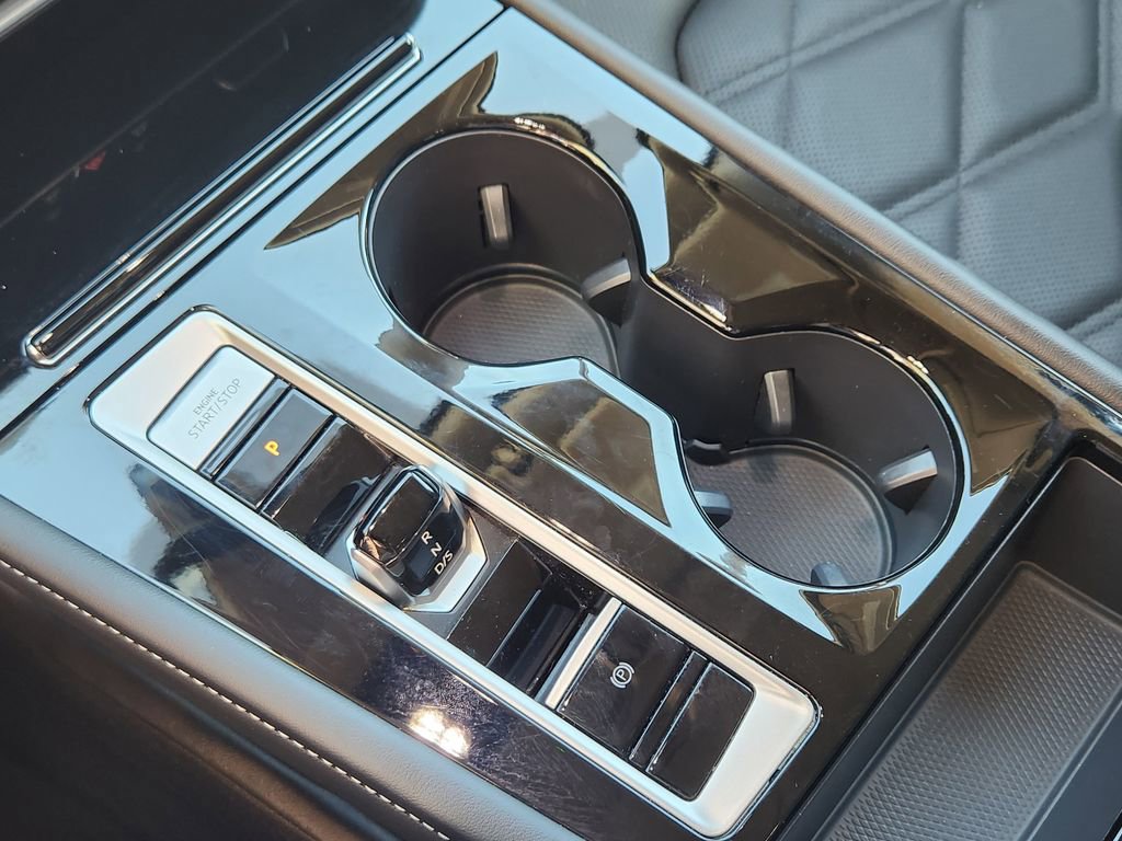 Used 2025 Volkswagen Atlas SE image 11