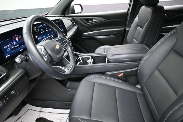 Certified 2025 Chevrolet Traverse LT w/ Sun and Wheel Package FWD image 16