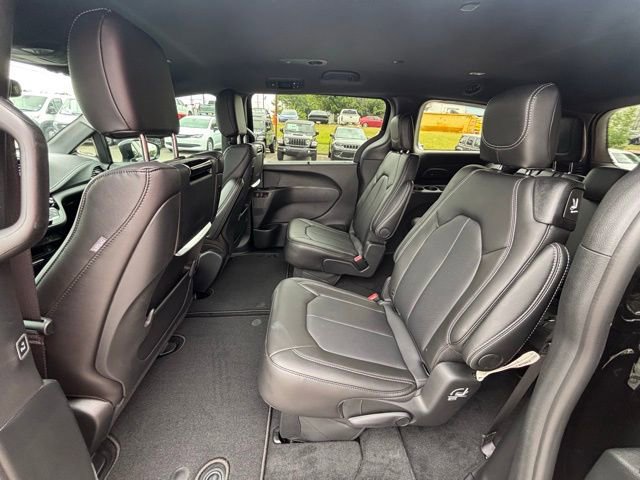 New 2026 Chrysler Pacifica Select image 14