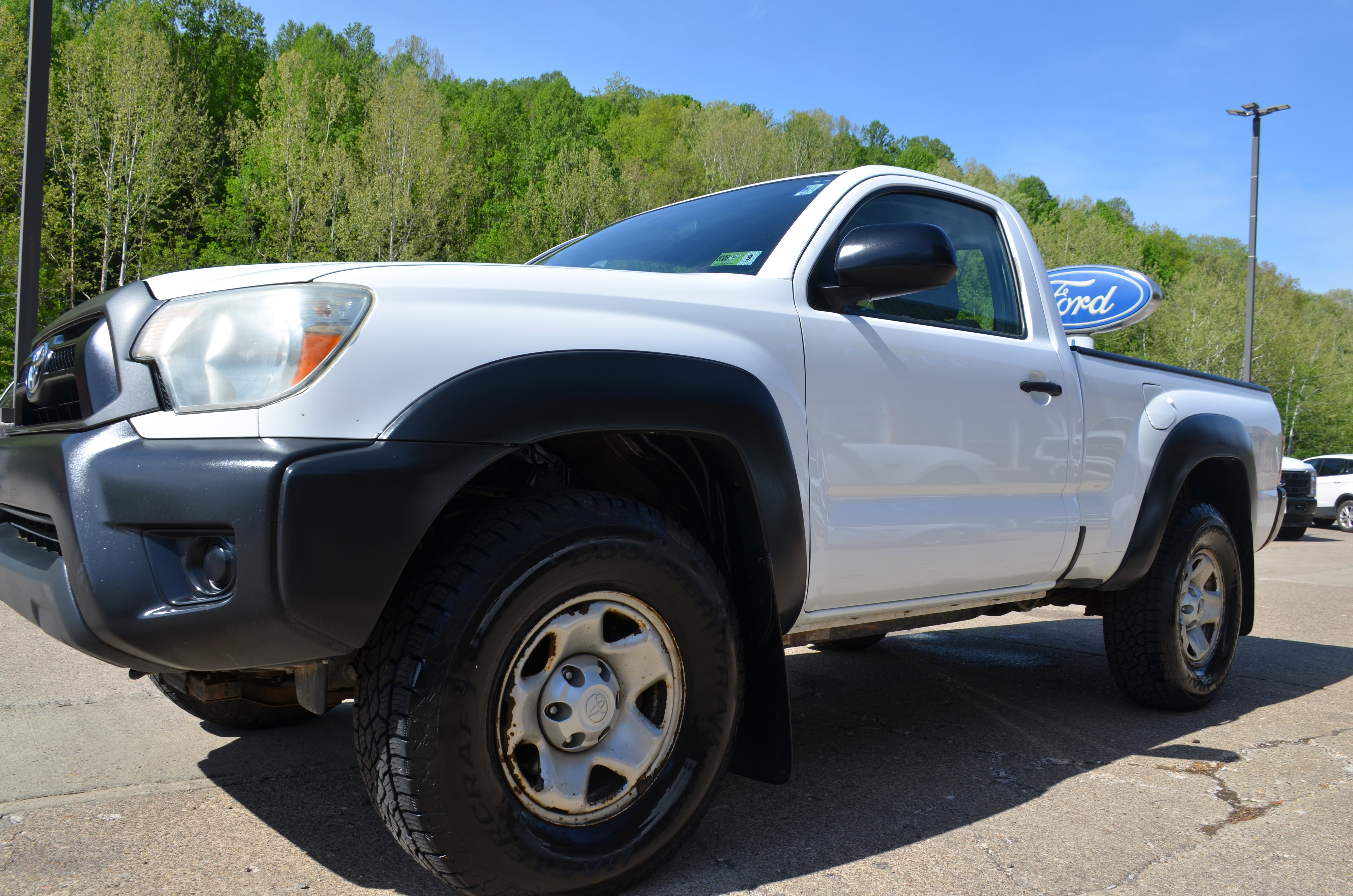 Used 2012 Toyota Tacoma 4x4 Regular Cab image 2