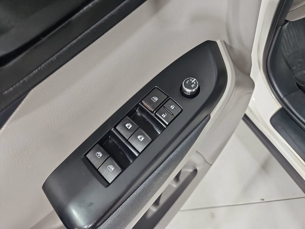 Used 2014 Toyota Highlander LE FWD image 12