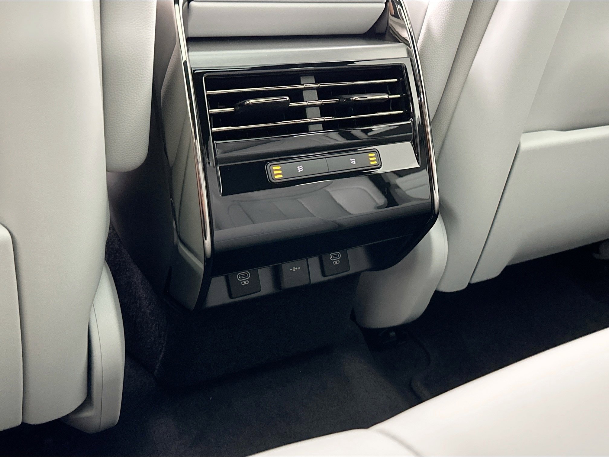 Used 2025 Land Rover Range Rover Sport image 23