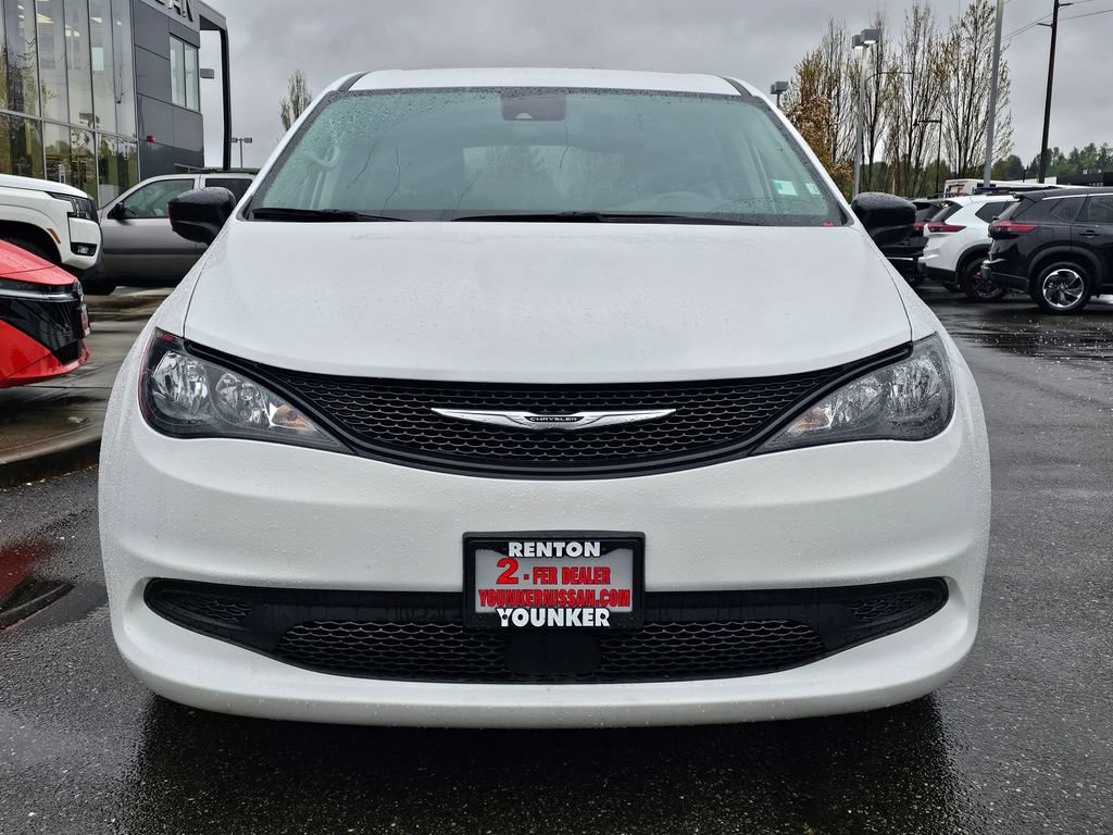 Used 2024 Chrysler Voyager LX FWD image 2