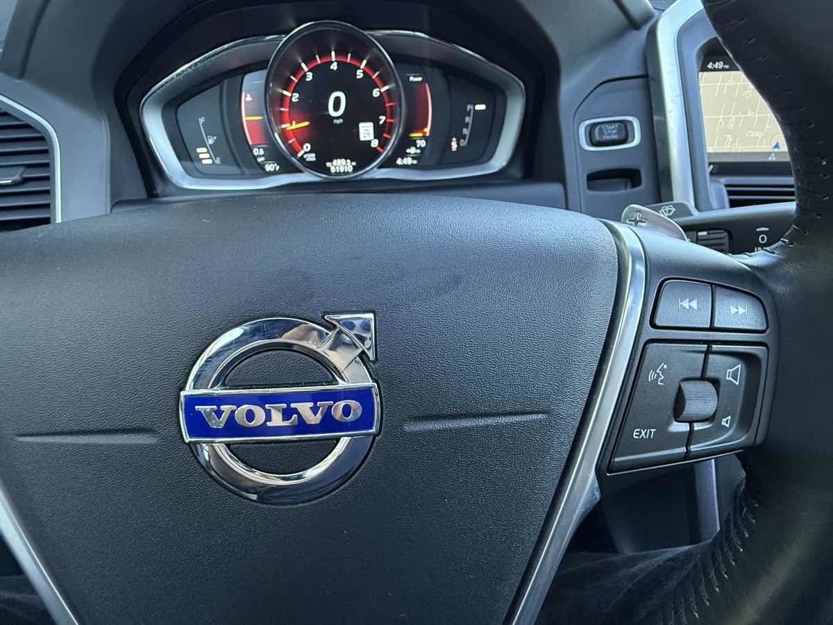 Used 2015 Volvo XC60 T6 Platinum image 22