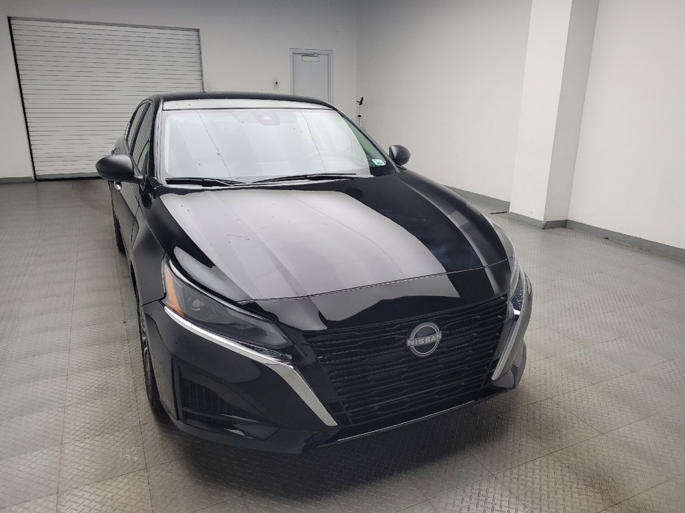 Used 2025 Nissan Altima 2.5 SV FWD image 14