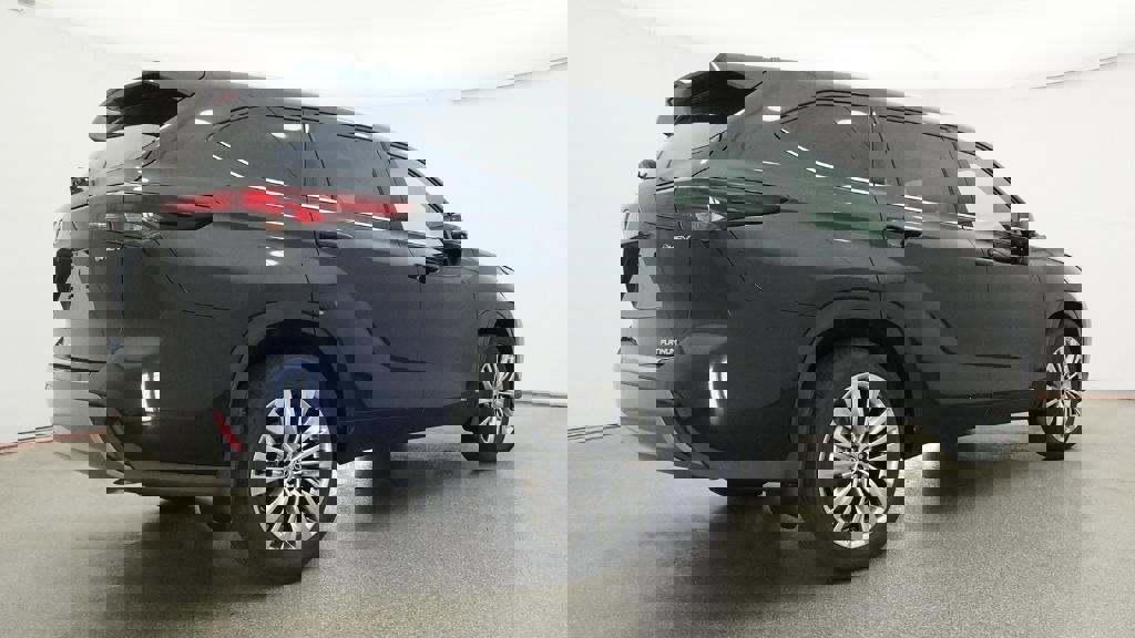New 2026 Toyota Highlander Platinum image 2