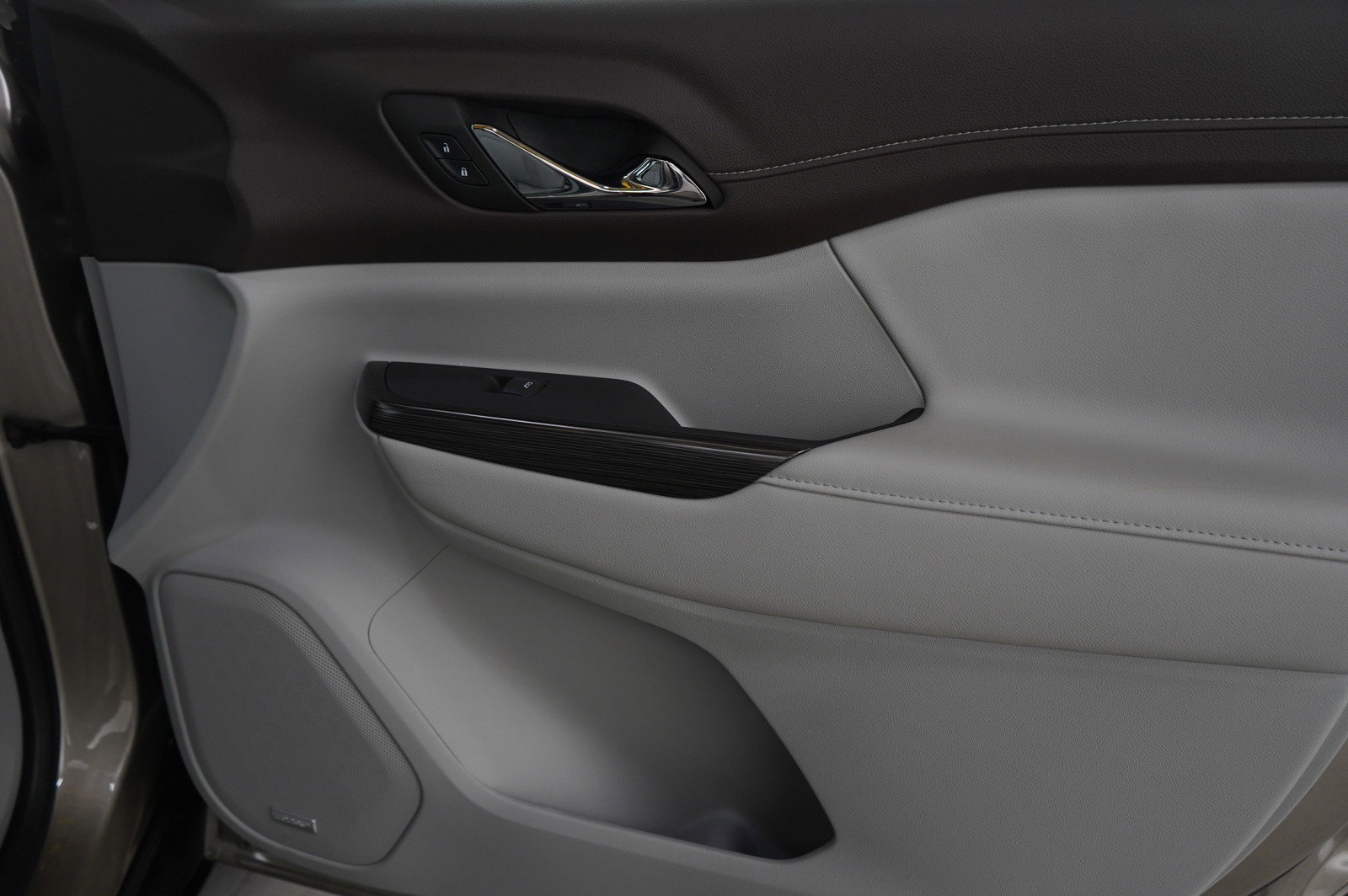 Used 2023 GMC Acadia SLT w/ Technology Package image 9