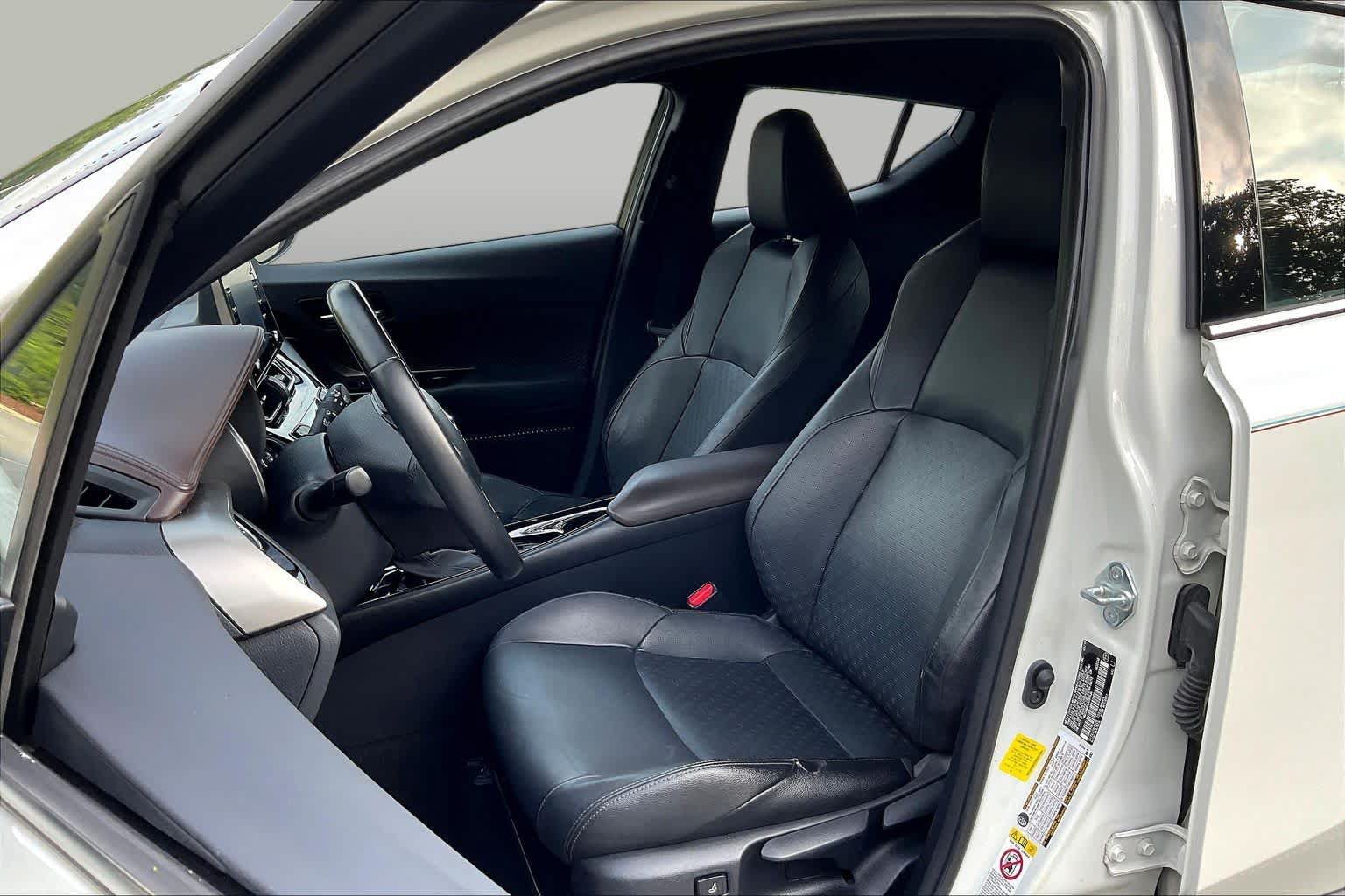 Used 2019 Toyota C-HR Limited FWD image 8