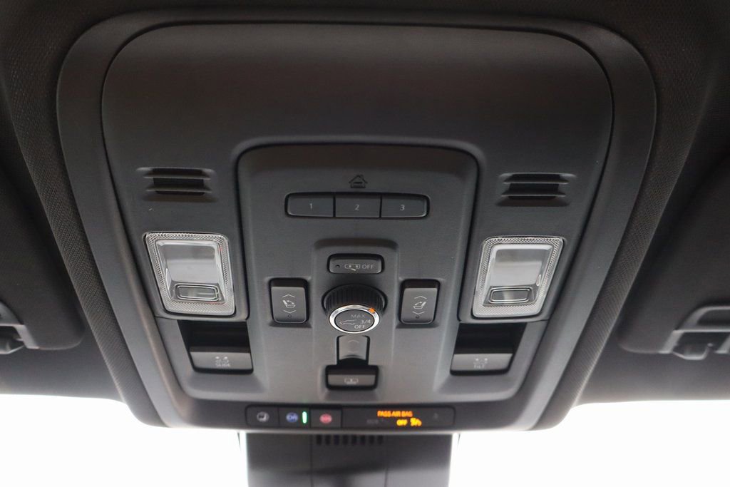 Used 2023 Chevrolet Suburban High Country image 12