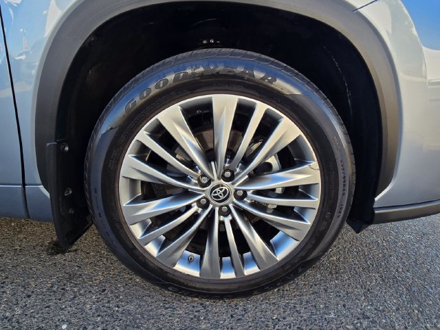 Used 2021 Toyota Highlander Platinum AWD/4WD image 35