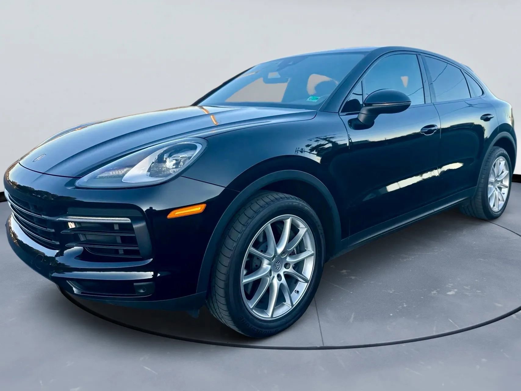 Used 2021 Porsche Cayenne Coupe image 2