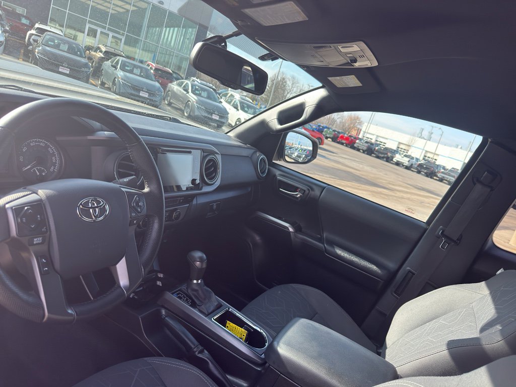 Used 2016 Toyota Tacoma TRD Sport image 26