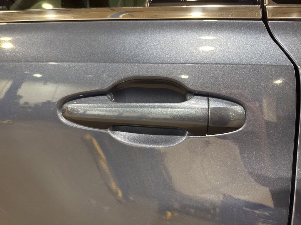 Used 2017 Toyota Highlander XLE image 12