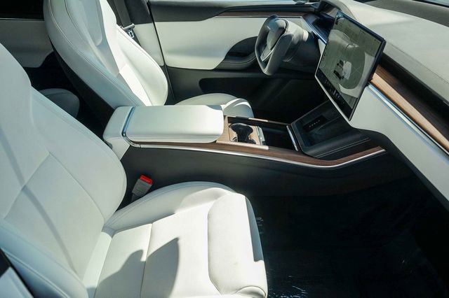 Used 2022 Tesla Model X image 17