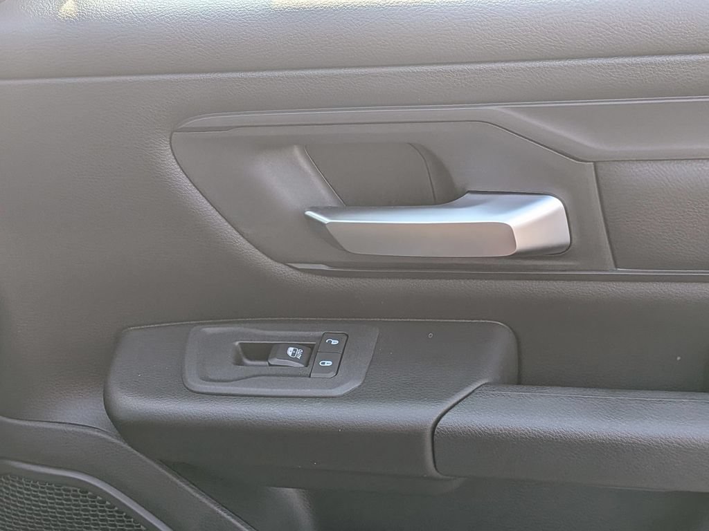 New 2026 RAM 1500 Express AWD/4WD image 32
