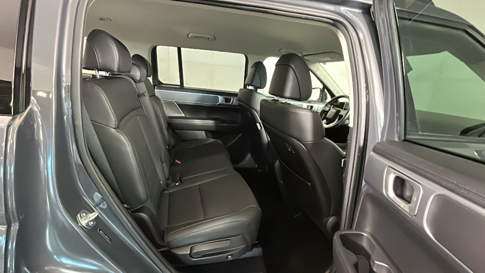 Used 2025 Hyundai Santa Fe SEL FWD image 35