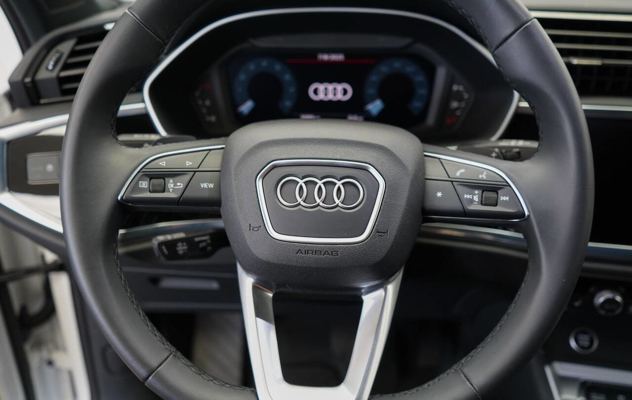 Used 2024 Audi Q3 2.0T Premium Plus w/ Premium Plus Package image 43