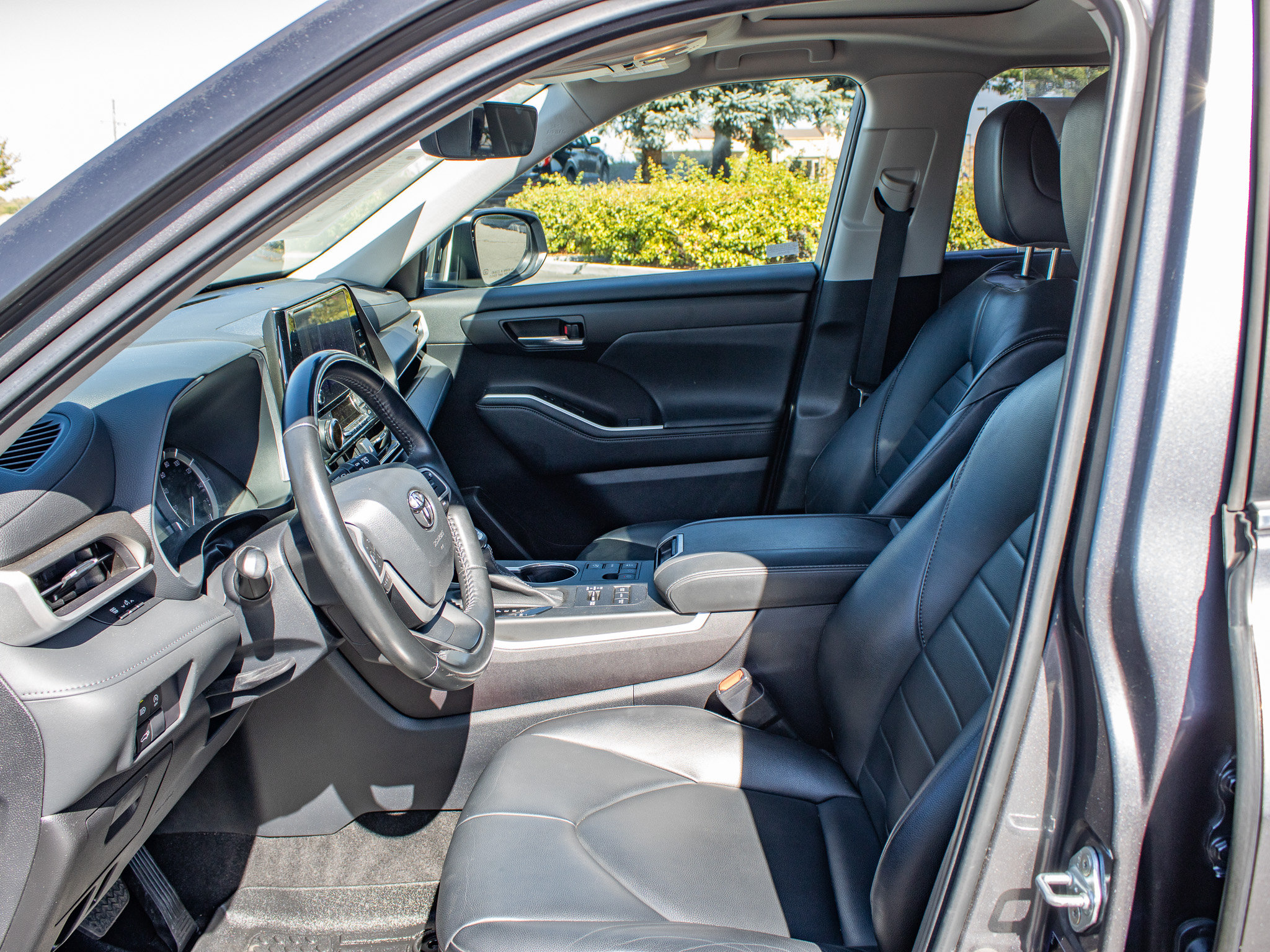 Used 2023 Toyota Highlander XLE AWD/4WD image 27