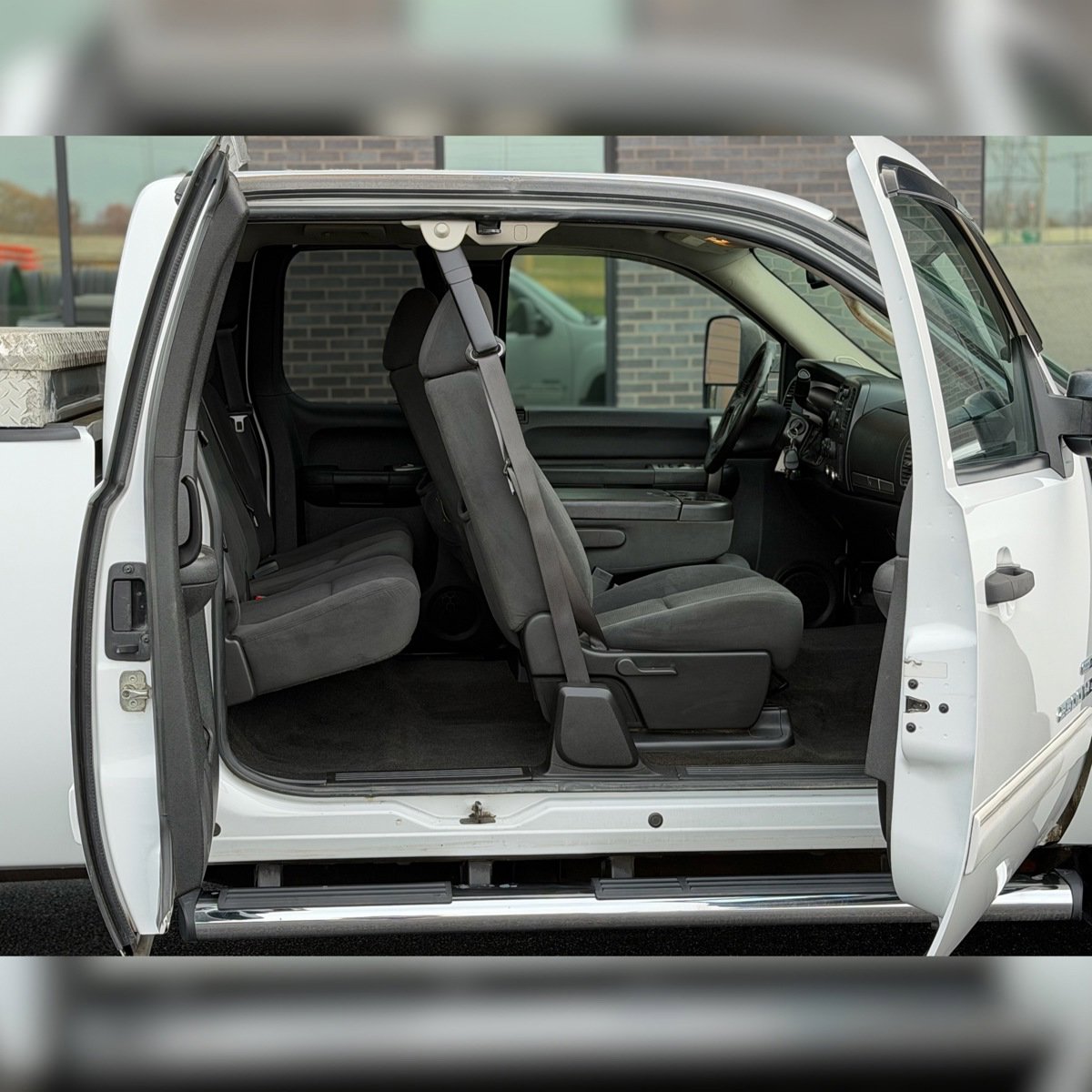 Used 2008 GMC Sierra 2500 SLE w/ Z71 Off-Road Package image 8