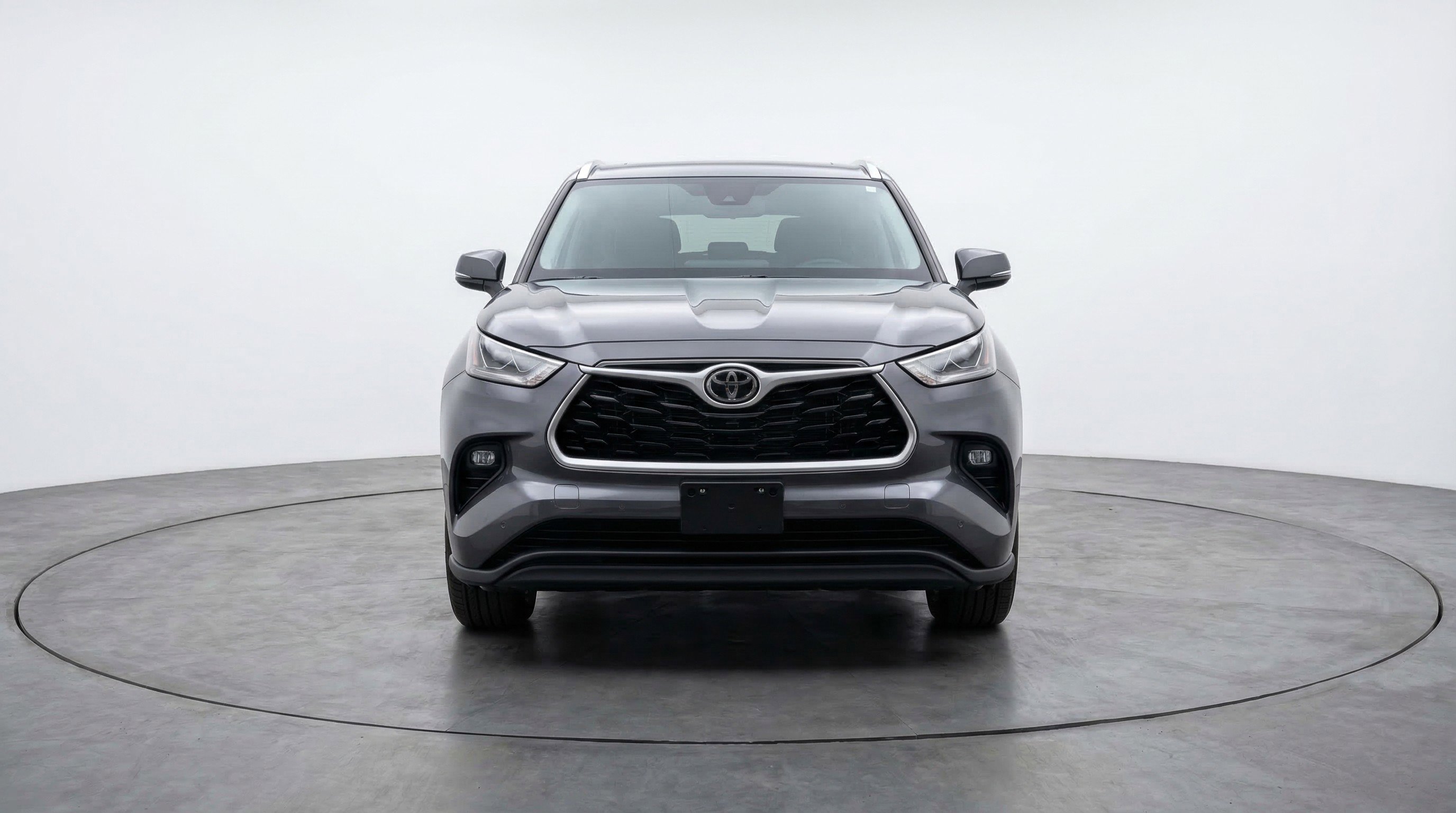 Used 2025 Toyota Highlander LE image 2