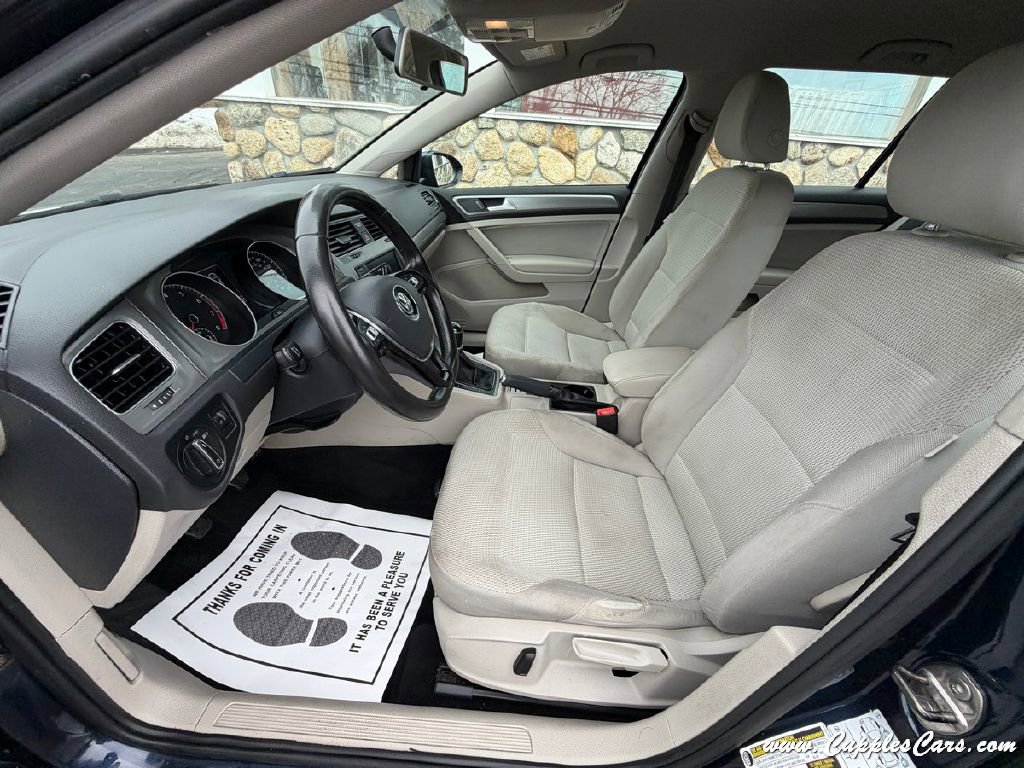 Used 2016 Volkswagen Golf S image 23