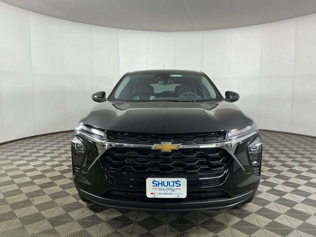 New 2026 Chevrolet Trax LS w/ LS Convenience Package FWD image 2