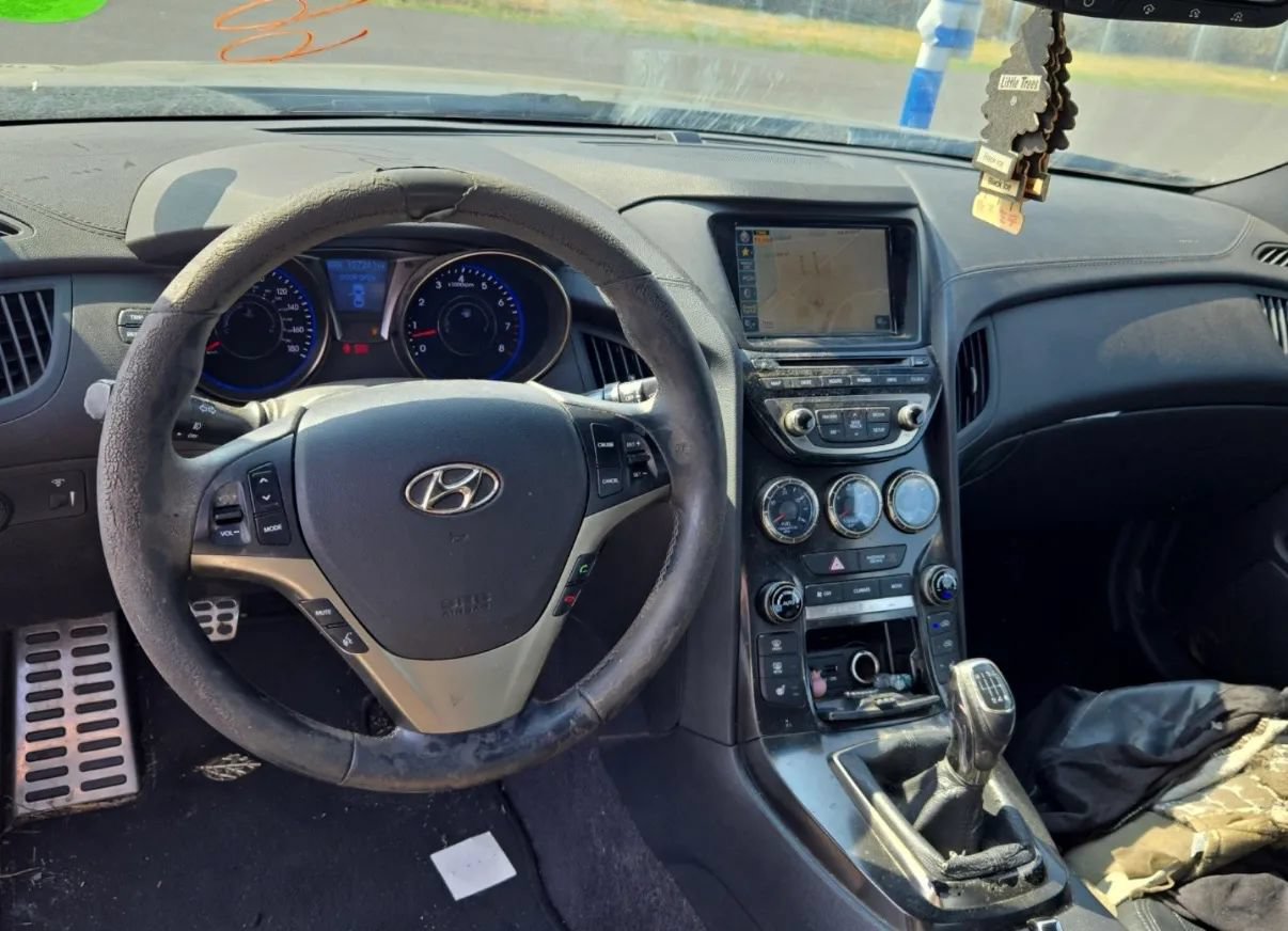 Used 2013 Hyundai Genesis 3.8 RWD image 7