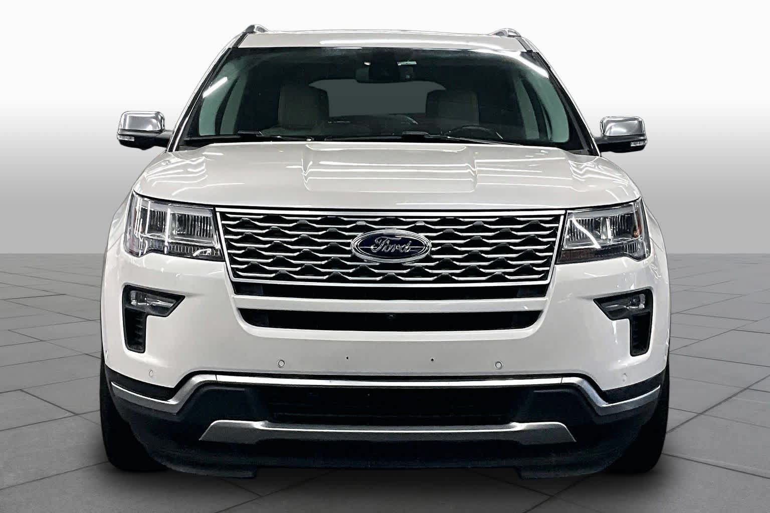 Used 2018 Ford Explorer Platinum AWD/4WD image 3
