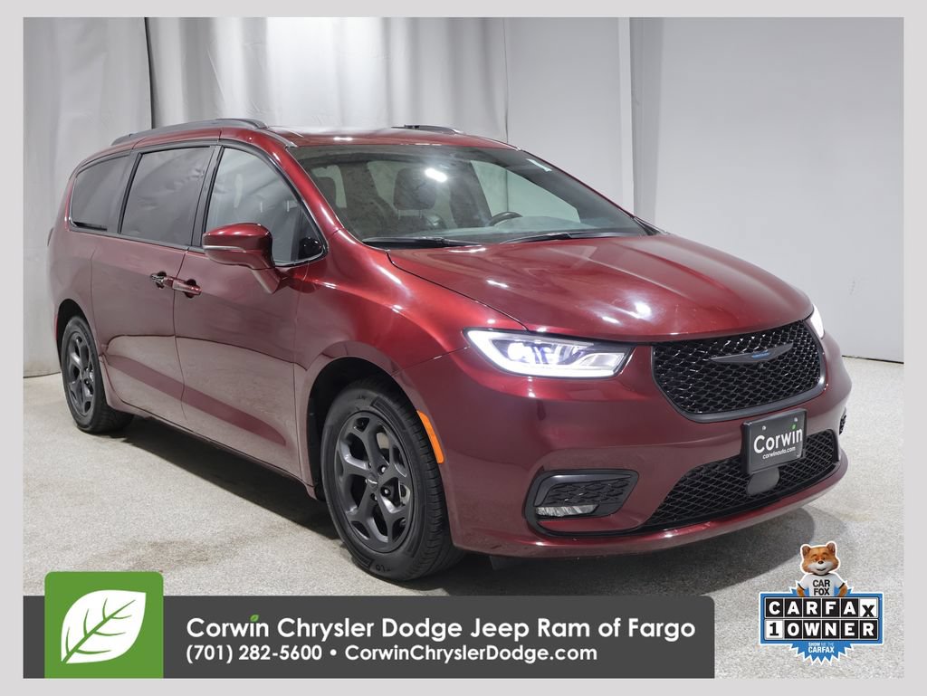 Used 2021 Chrysler Pacifica Limited w/ Uconnect Theater Family Group