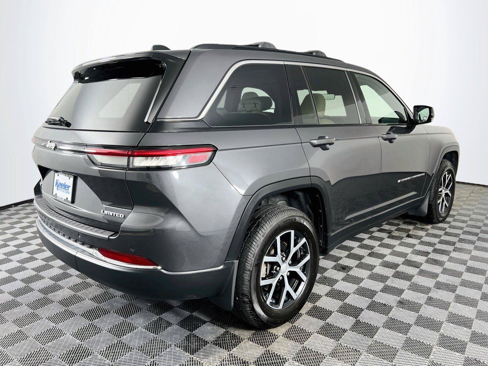 Used 2025 Jeep Grand Cherokee Limited AWD/4WD image 6