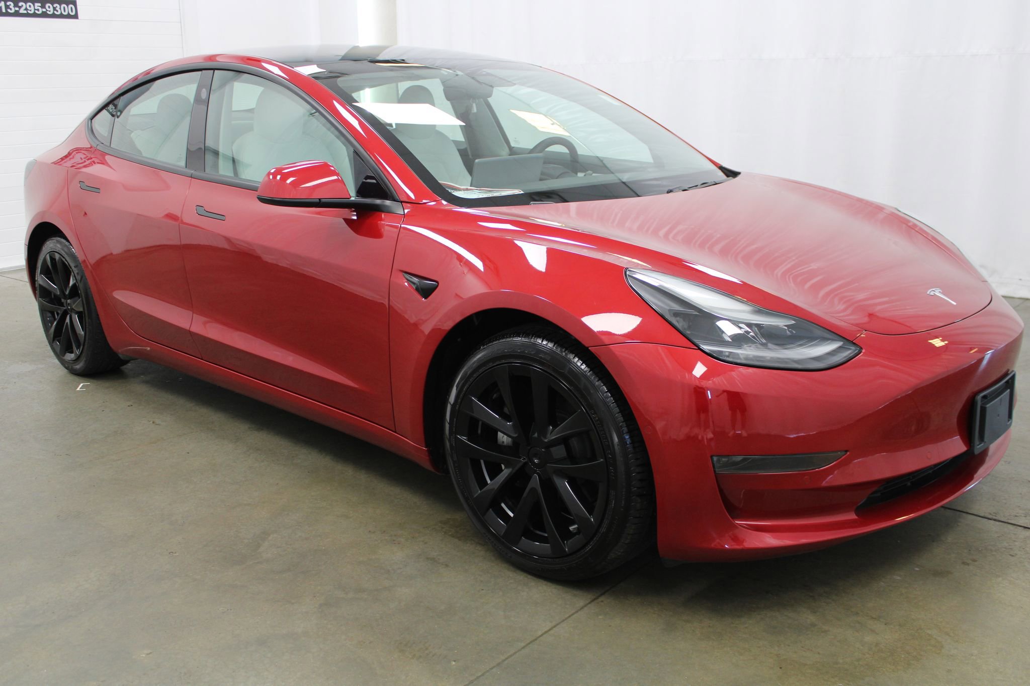 Used 2021 Tesla Model 3 Standard Range Plus image 4