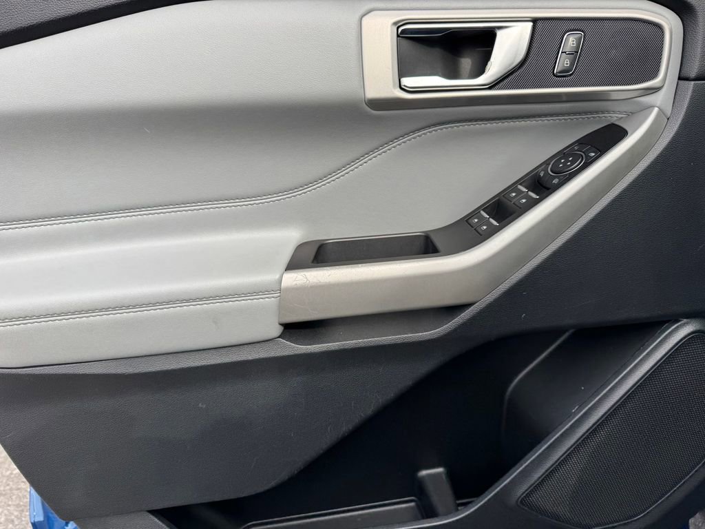 Used 2022 Ford Explorer XLT w/ Equipment Group 202A image 21