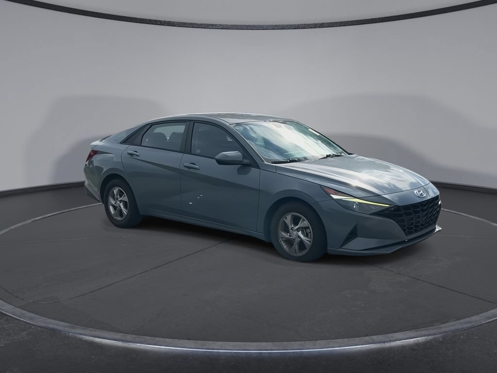 Used 2021 Hyundai Elantra SE FWD image 2