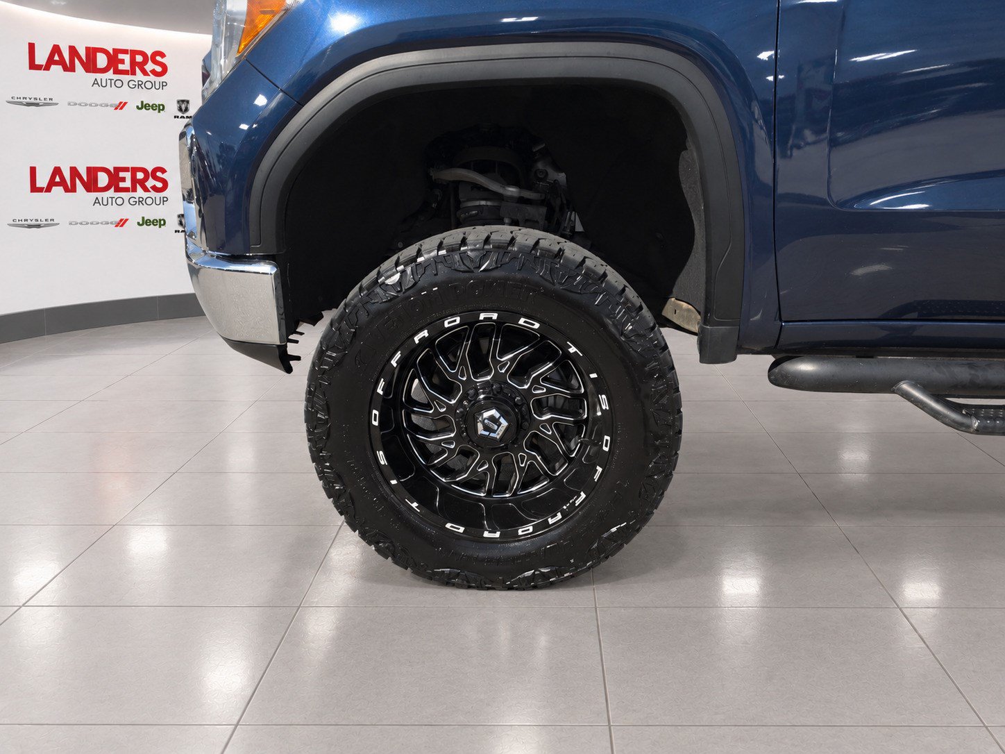 Used 2019 GMC Sierra 1500 SLT w/ SLT Premium Plus Package AWD/4WD image 10