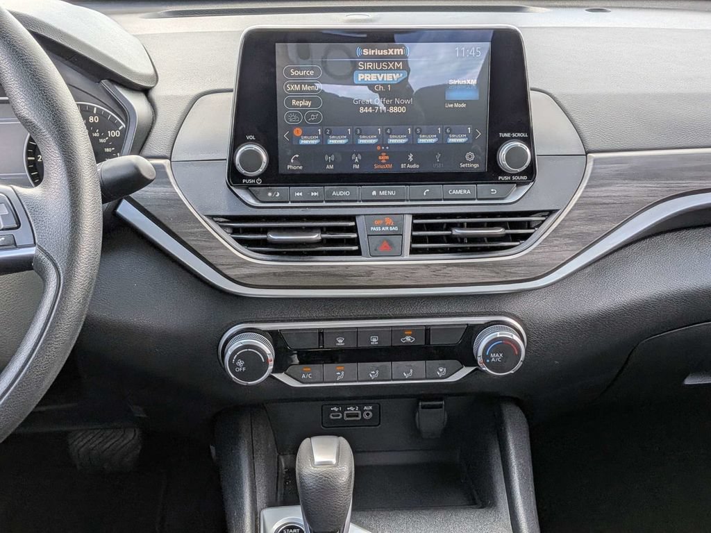 Used 2025 Nissan Altima 2.5 SV FWD image 17