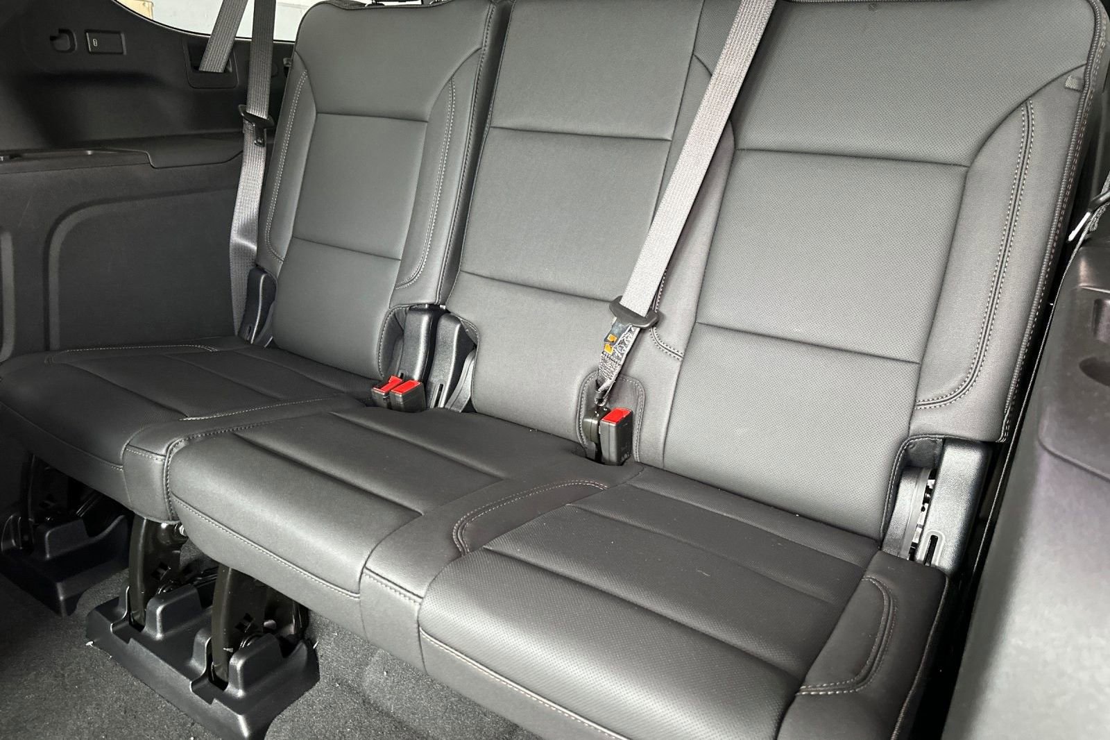 New 2025 Chevrolet Suburban High Country image 17