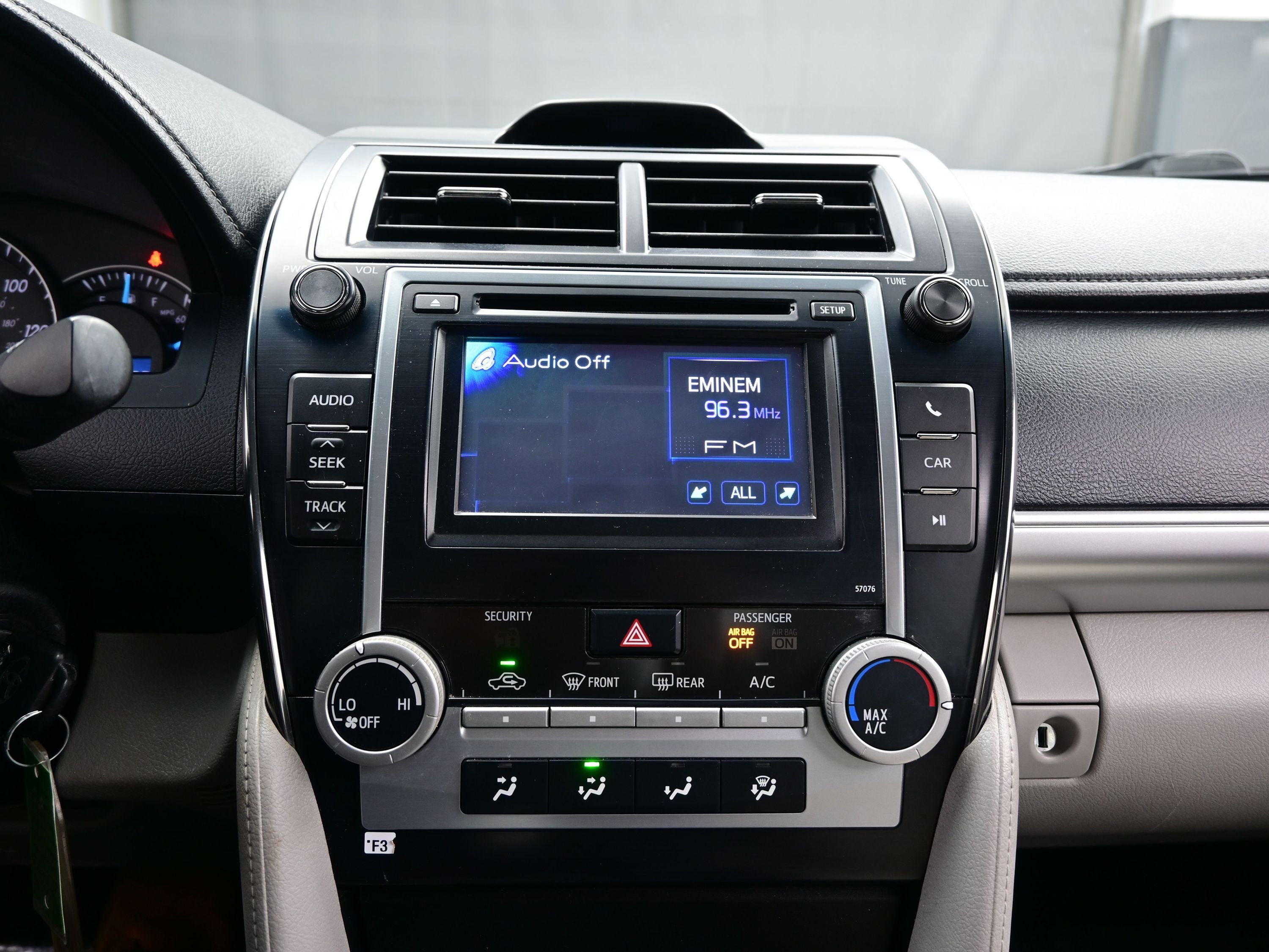 Used 2013 Toyota Camry LE image 18